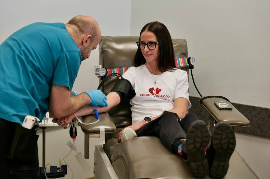 Jen Millar, Eamonn&rsquo;s mother, donates blood on Dec. 19 in Saanich, sporting her &lsquo;Hockey Gives Blood&rsquo; shirt. (Tony Trozzo/Saanich News)