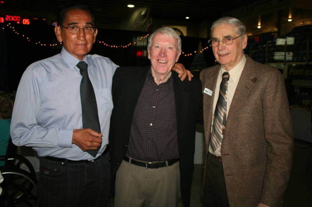 Late Hall of Fame broadcaster Jim Robson, centre, poses with Alberni Athletics basketball player Tom Watts, left, and late coach Elmer Spiedel at a fundraiser for the Alberni Athletic Hall on May 7, 2010 in Port Alberni. Robson got his start in broadcasting at CJAV in Port Alberni. (Sonja Drinkwater/ Alberni Valley News)